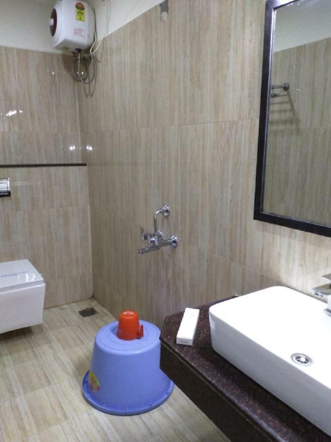 Saravanaa Residency Maduráj Kültér fotó