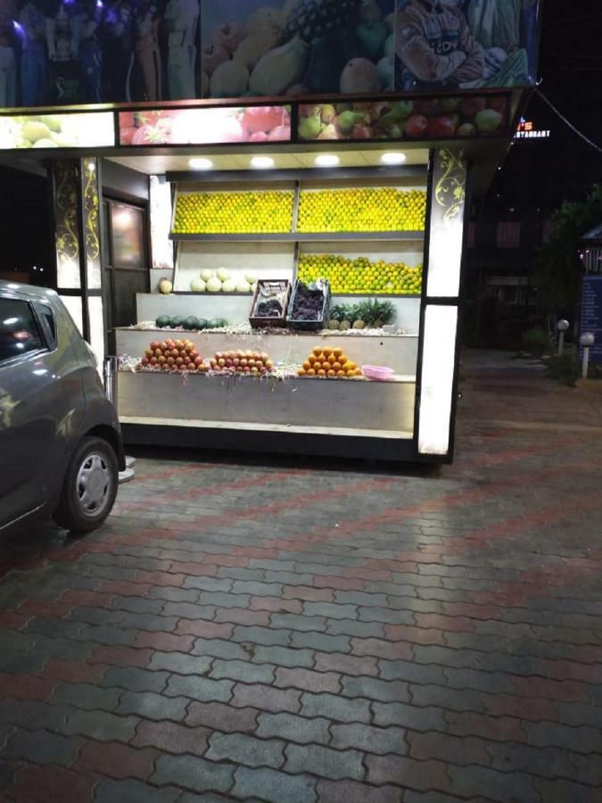Saravanaa Residency Maduráj Kültér fotó